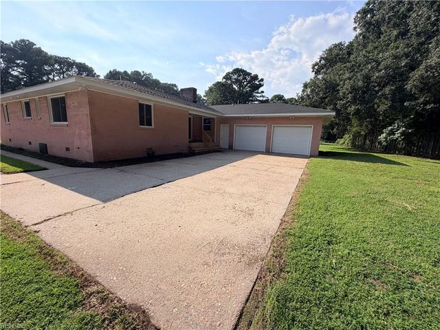 10 C C Spaulding DR, Hampton, VA 23666