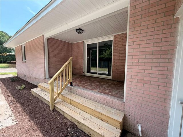 10 C C Spaulding DR, Hampton, VA 23666