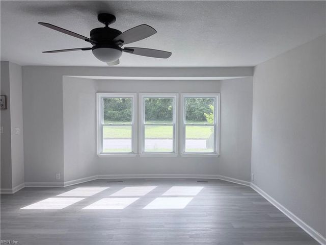 10 C C Spaulding DR, Hampton, VA 23666