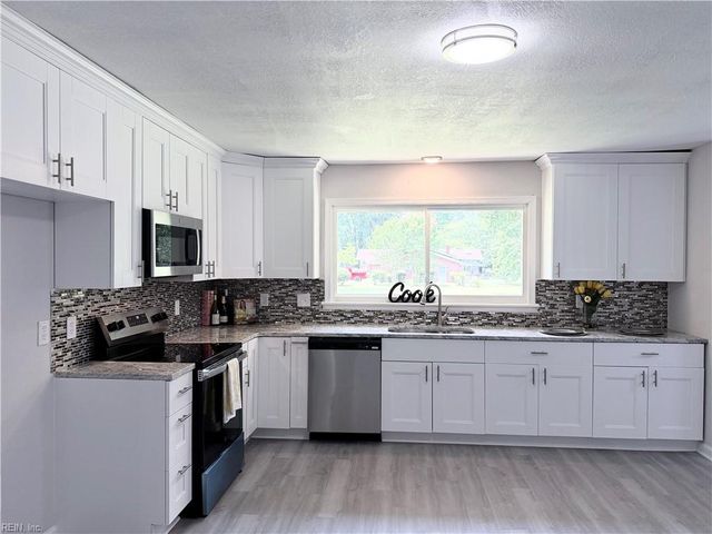 10 C C Spaulding DR, Hampton, VA 23666