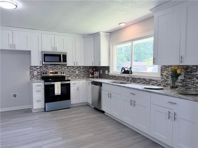 10 C C Spaulding DR, Hampton, VA 23666