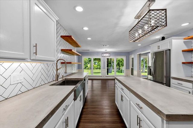 154 Shoreline DR, Bastrop, TX 78602