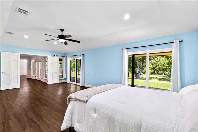 154 Shoreline DR, Bastrop, TX 78602