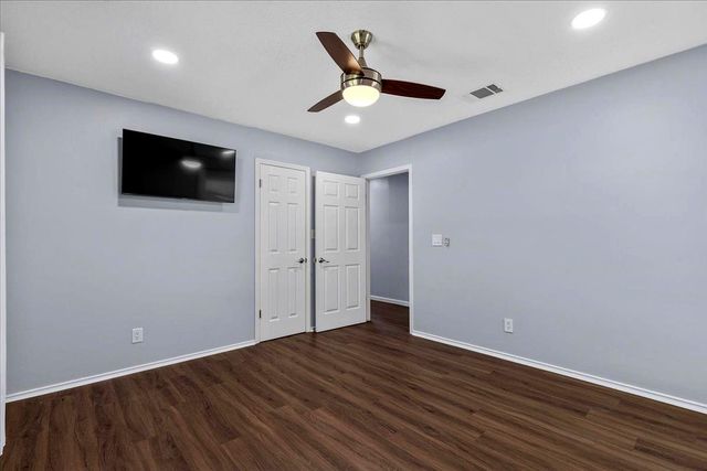 154 Shoreline DR, Bastrop, TX 78602
