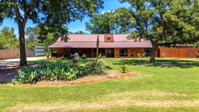 154 Shoreline DR, Bastrop, TX 78602