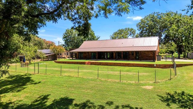 154 Shoreline DR, Bastrop, TX 78602