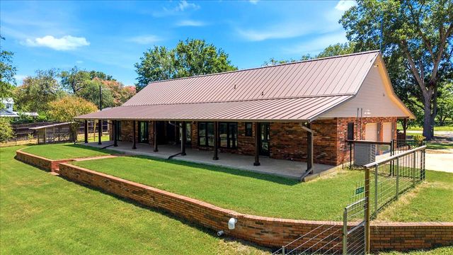 154 Shoreline DR, Bastrop, TX 78602