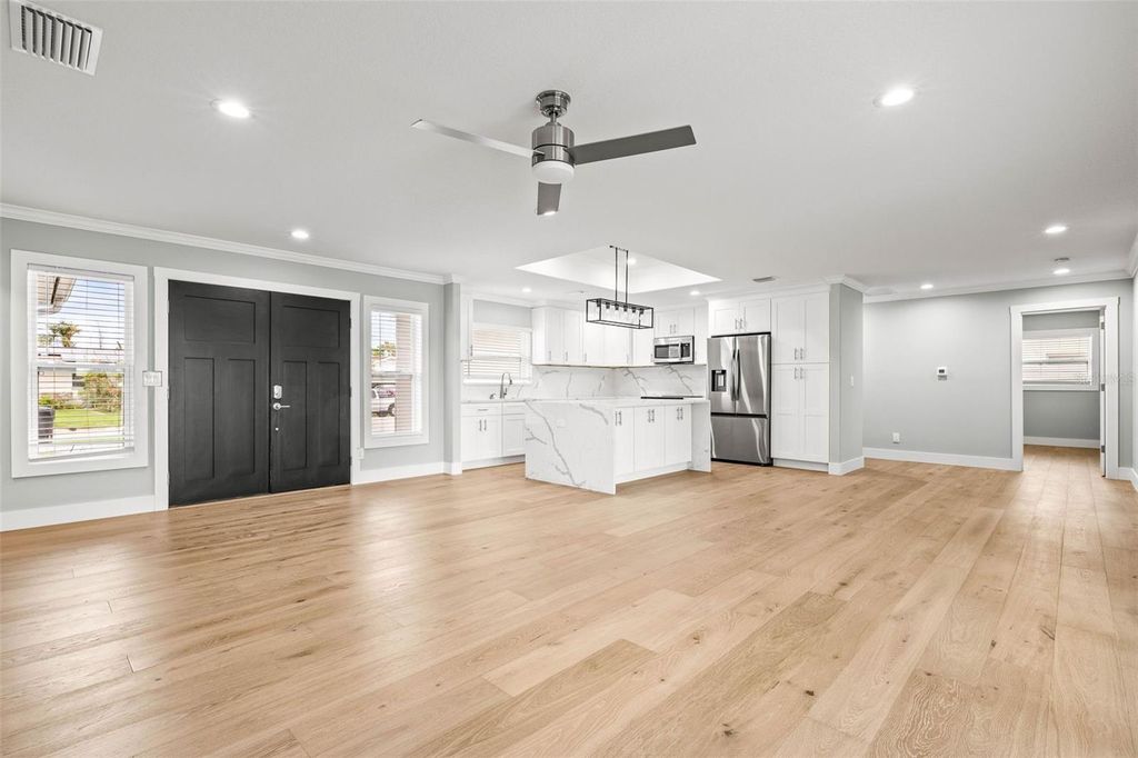 Image 11 of property listing at 170 98TH AVENUE N, St Petersburg, FL 33702