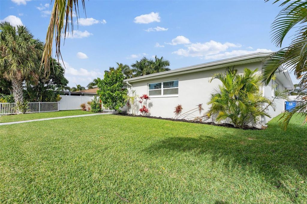 Image 39 of property listing at 170 98TH AVENUE N, St Petersburg, FL 33702
