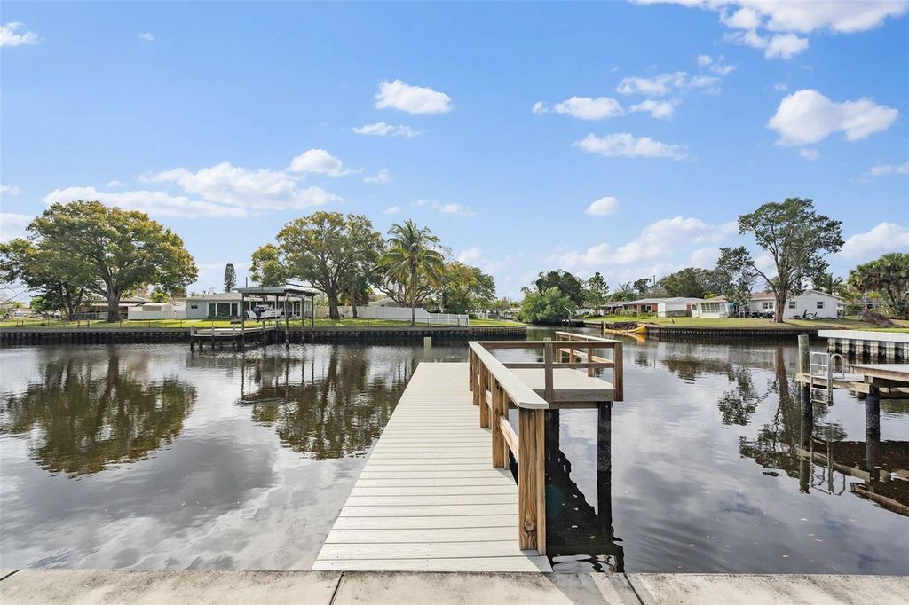 Image 41 of property listing at 170 98TH AVENUE N, St Petersburg, FL 33702