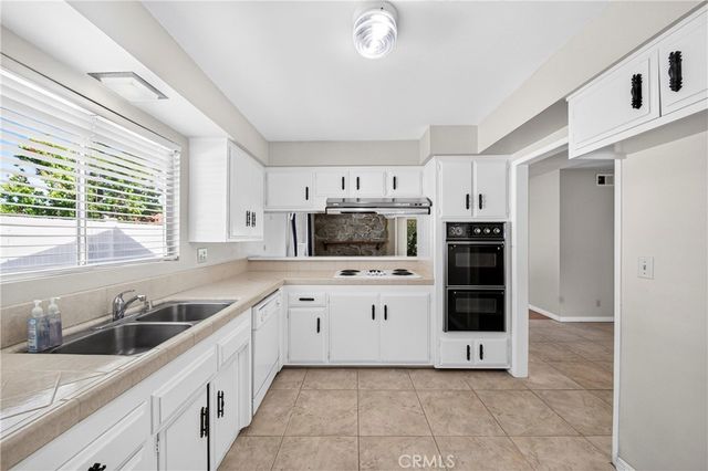 2300 Camino Escondido, Fullerton, CA 92833