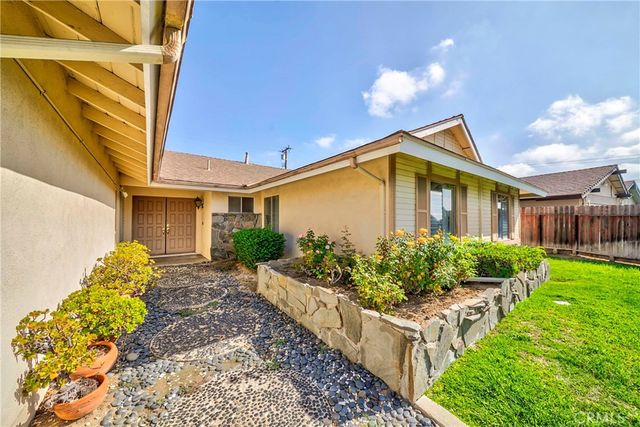 2300 Camino Escondido, Fullerton, CA 92833
