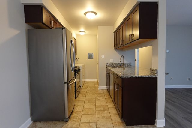 7956 164th Court 325, Tinley Park, IL 60477