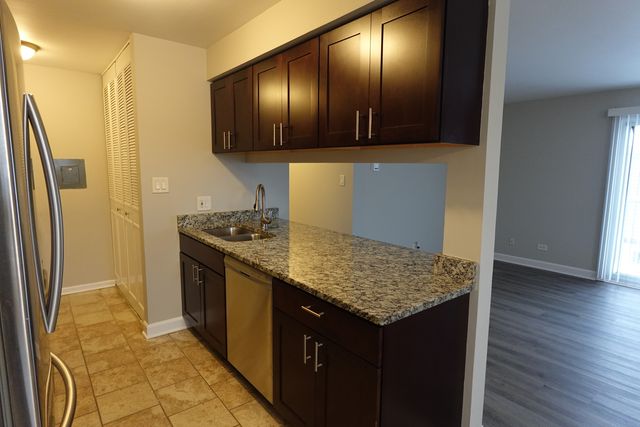 7956 164th Court 325, Tinley Park, IL 60477