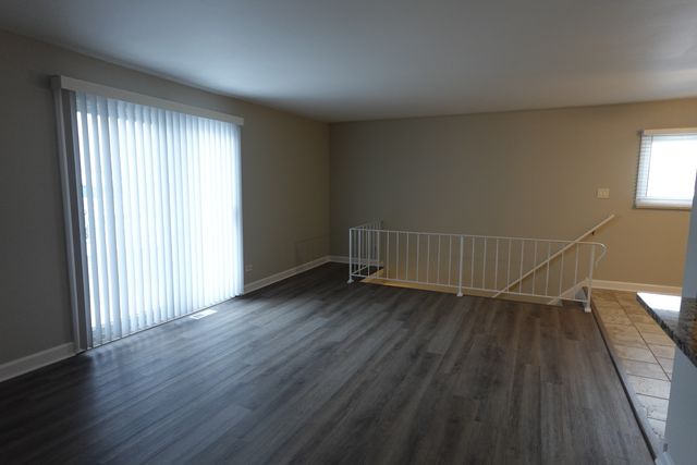 7956 164th Court 325, Tinley Park, IL 60477