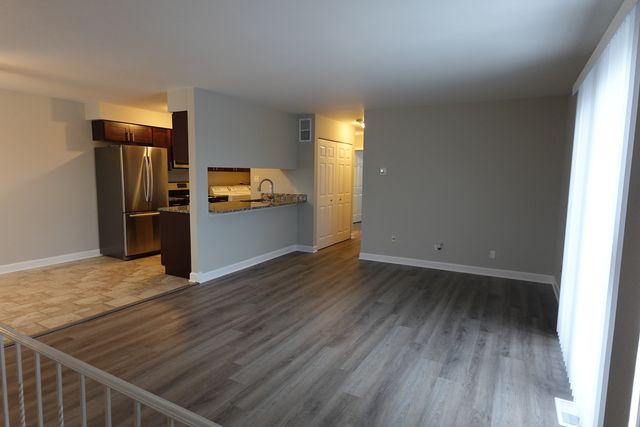 7956 164th Court 325, Tinley Park, IL 60477