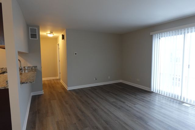 7956 164th Court 325, Tinley Park, IL 60477