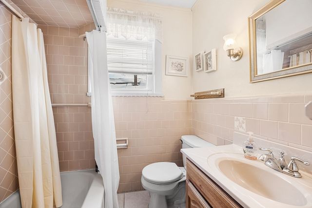 108 Inland St, Lowell, MA 01851