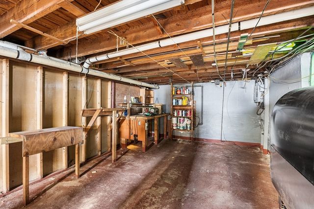 108 Inland St, Lowell, MA 01851