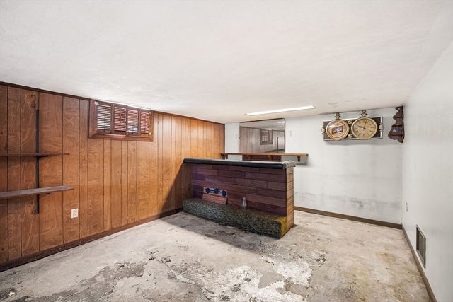 108 Inland St, Lowell, MA 01851