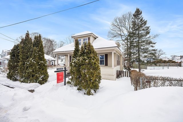 108 Inland St, Lowell, MA 01851