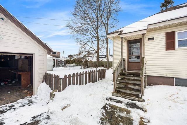 108 Inland St, Lowell, MA 01851