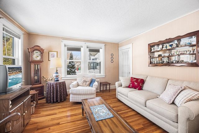 108 Inland St, Lowell, MA 01851