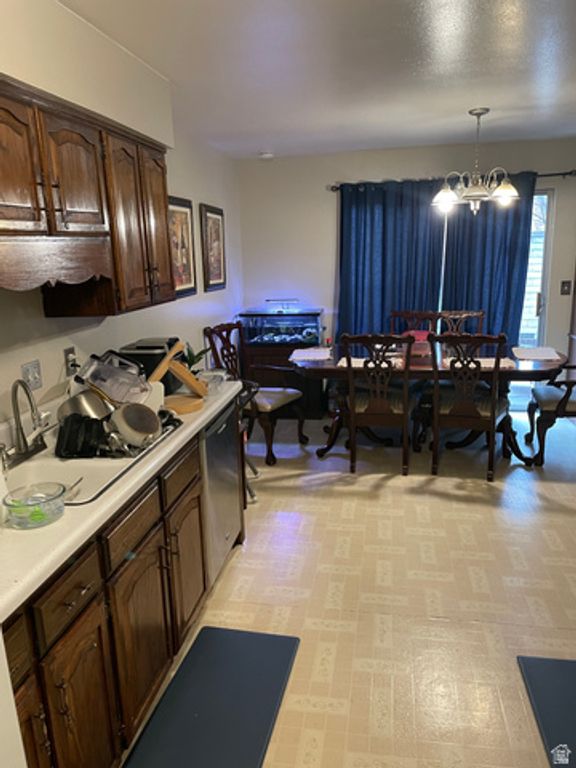 Image 6 of property listing at 158 W WOODSIDE DR, Provo, UT 84604