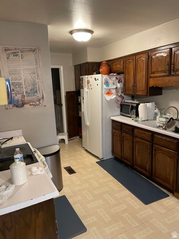 Image 7 of property listing at 158 W WOODSIDE DR, Provo, UT 84604