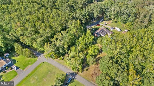 8 W RAYMOND AVE, Medford, NJ 08055