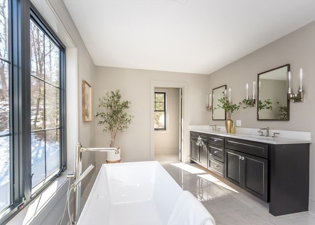 10 O'rourke Path, Newton, MA 02459