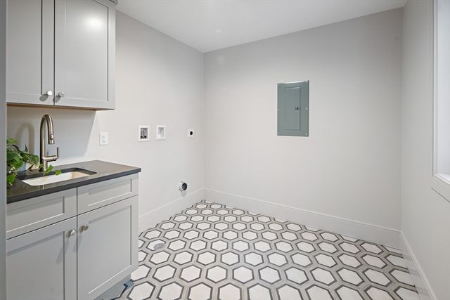 10 O'rourke Path, Newton, MA 02459
