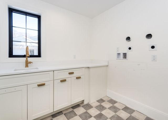 10 O'rourke Path, Newton, MA 02459