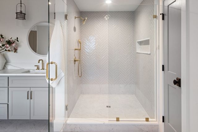 10 O'rourke Path, Newton, MA 02459