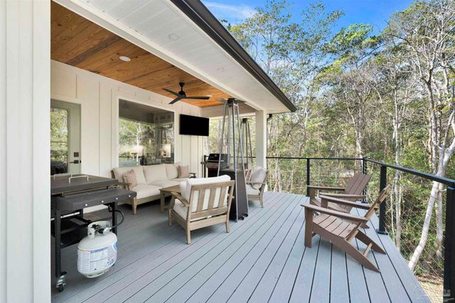 7746 River Rd, Milton, FL 32583