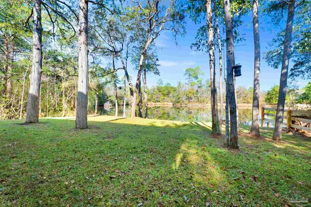 7746 River Rd, Milton, FL 32583