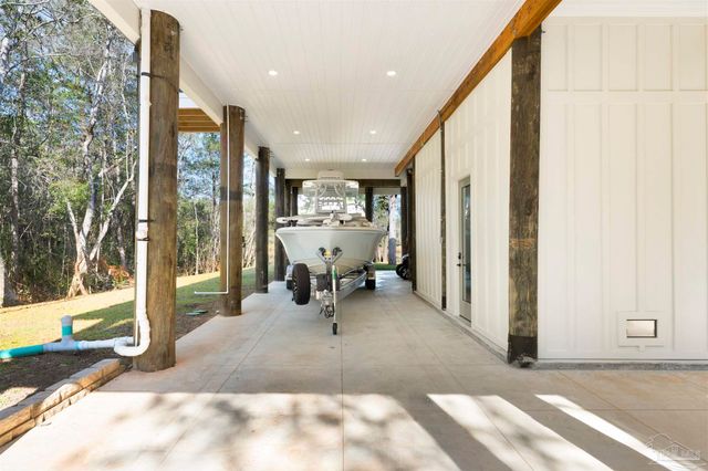 7746 River Rd, Milton, FL 32583