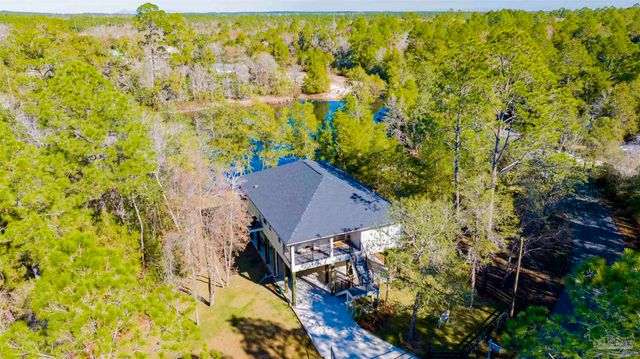7746 River Rd, Milton, FL 32583
