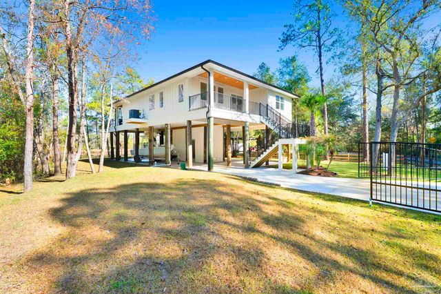 7746 River Rd, Milton, FL 32583