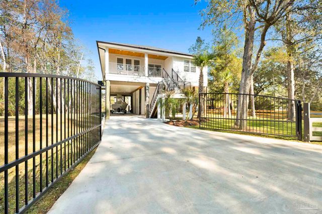 7746 River Rd, Milton, FL 32583