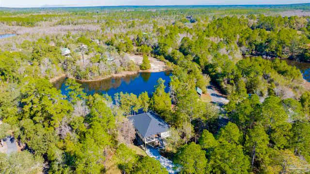 7746 River Rd, Milton, FL 32583