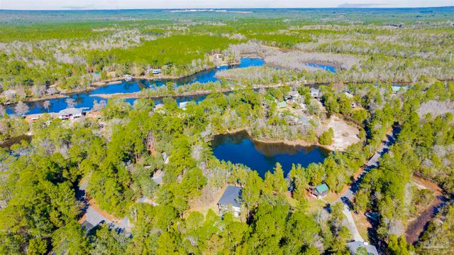 7746 River Rd, Milton, FL 32583