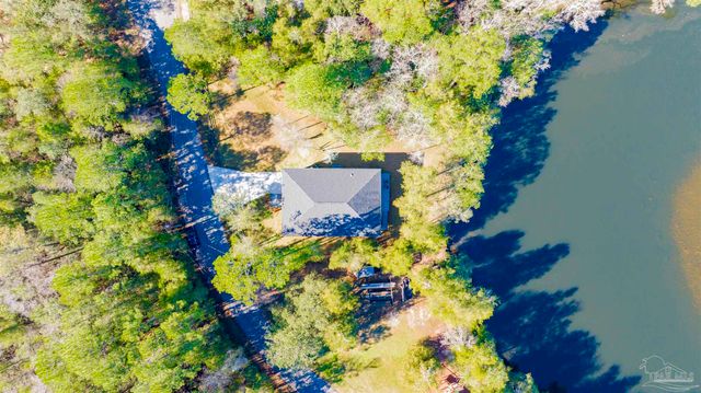 7746 River Rd, Milton, FL 32583