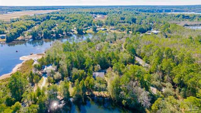 7746 River Rd, Milton, FL 32583