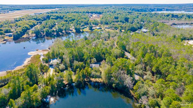 7746 River Rd, Milton, FL 32583