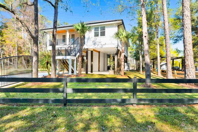 7746 River Rd, Milton, FL 32583