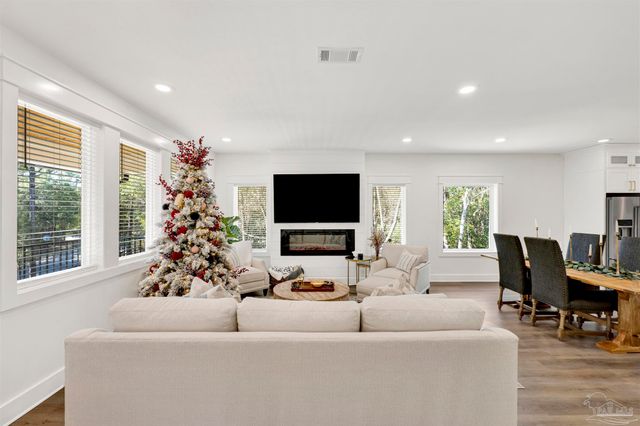 7746 River Rd, Milton, FL 32583