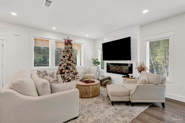 7746 River Rd, Milton, FL 32583