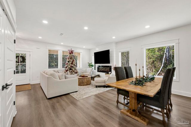 7746 River Rd, Milton, FL 32583