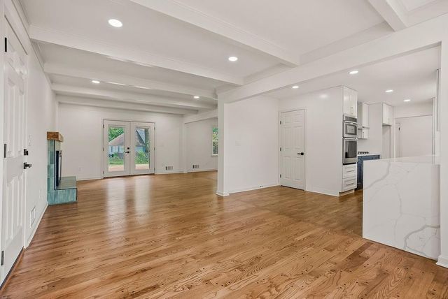 3520 W 93rd Street, Leawood, KS 66206